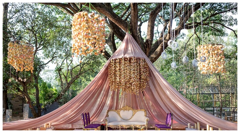 From a tent mandap with floral chandeliers to a bride in Benarasi Lehenga – this wedding was totally off-beat!