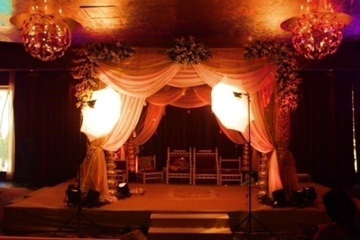 MANDAP LIGHTING AND DECOR