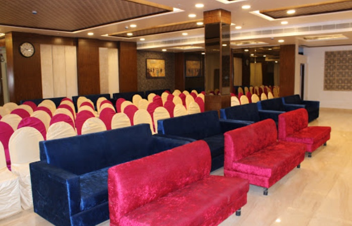 Neelgiri Hotel, Model Town Neelgiri Hotel