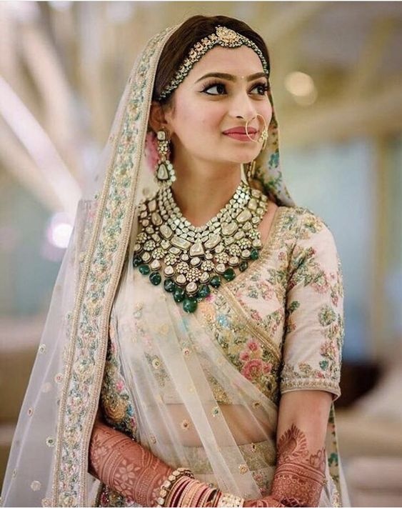 Sabyasachi Bride Stuns In A Crimson-Coloured Lehenga, Dons 'Polki' Jewellery