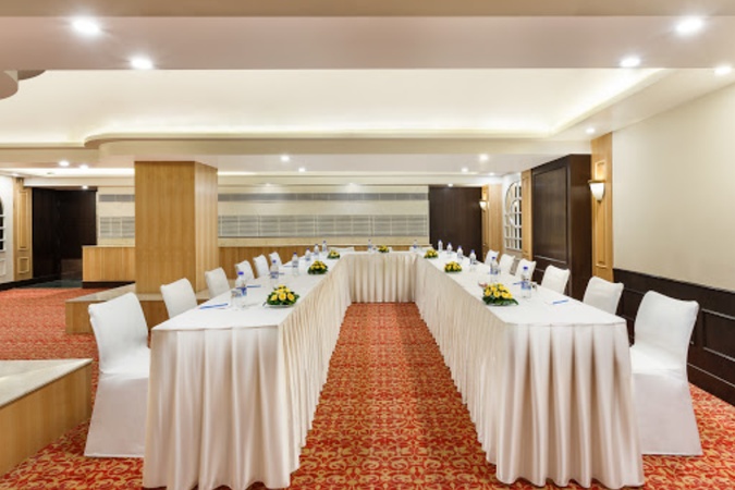 La Place Sarovar Portico, Hazratganj La Place Sarovar Portico