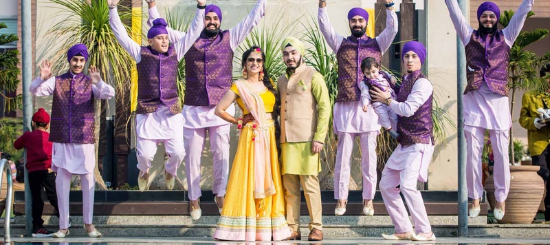 Pawandeep & Jasmin Delhi : Cute and traditional Sikh Wedding held in a Gurudwara at Chhatarpur