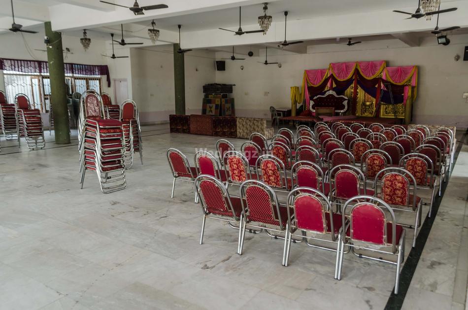 red chief showroom in alambagh
