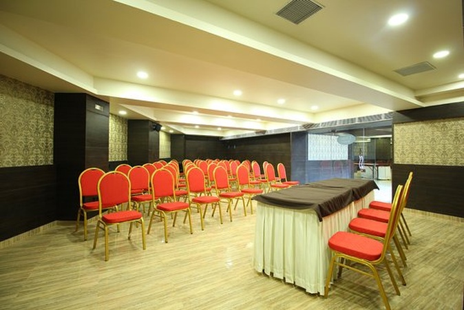 Utsav Banquet and Rooms, Althan Utsav Banquet and Rooms
