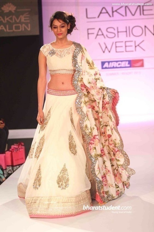 Scalloped Edging or Borders - A New Twist to Indian Bridal Wedding Dresses