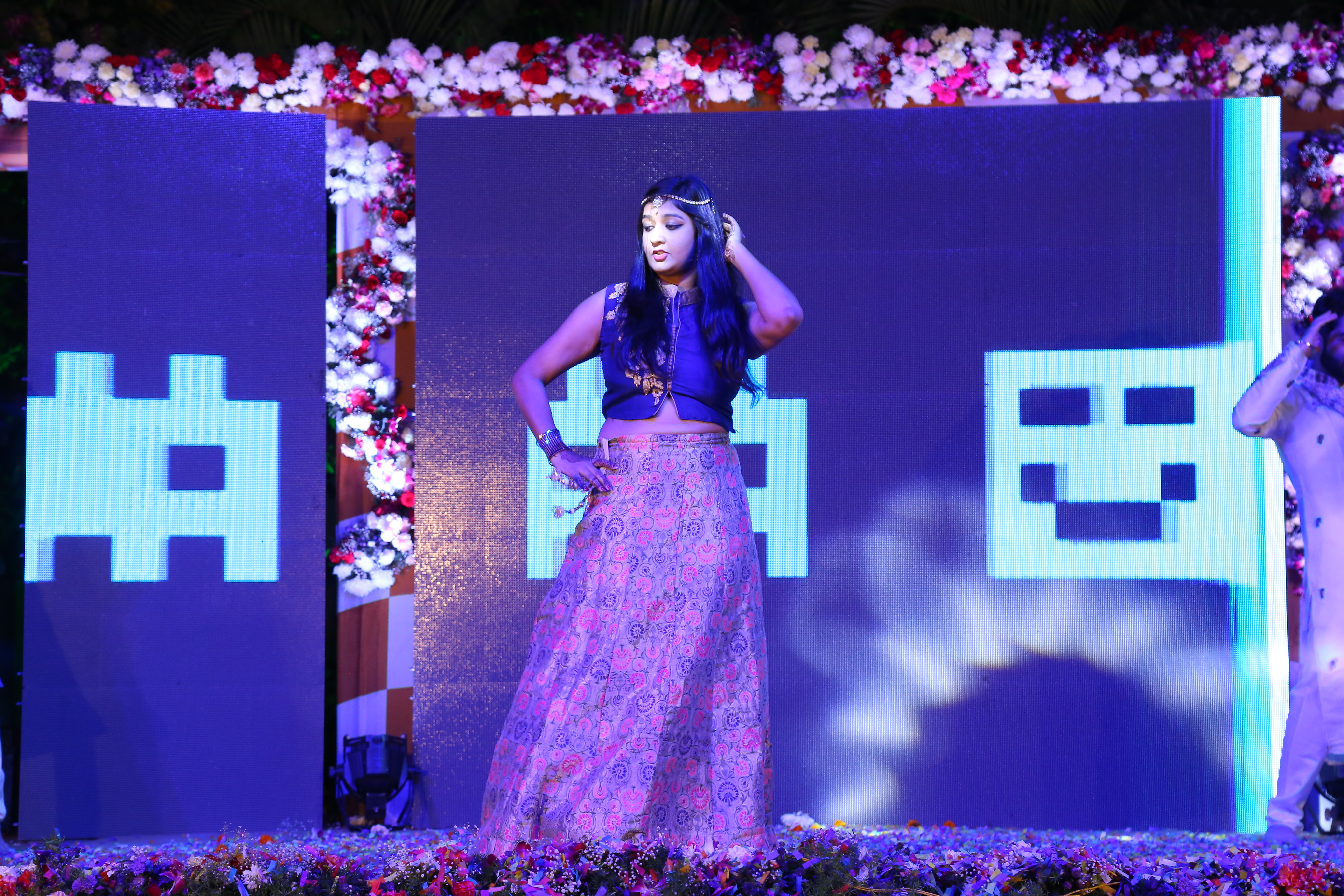 Dancamaze |  |  | Mohna weds Yogesh | dance