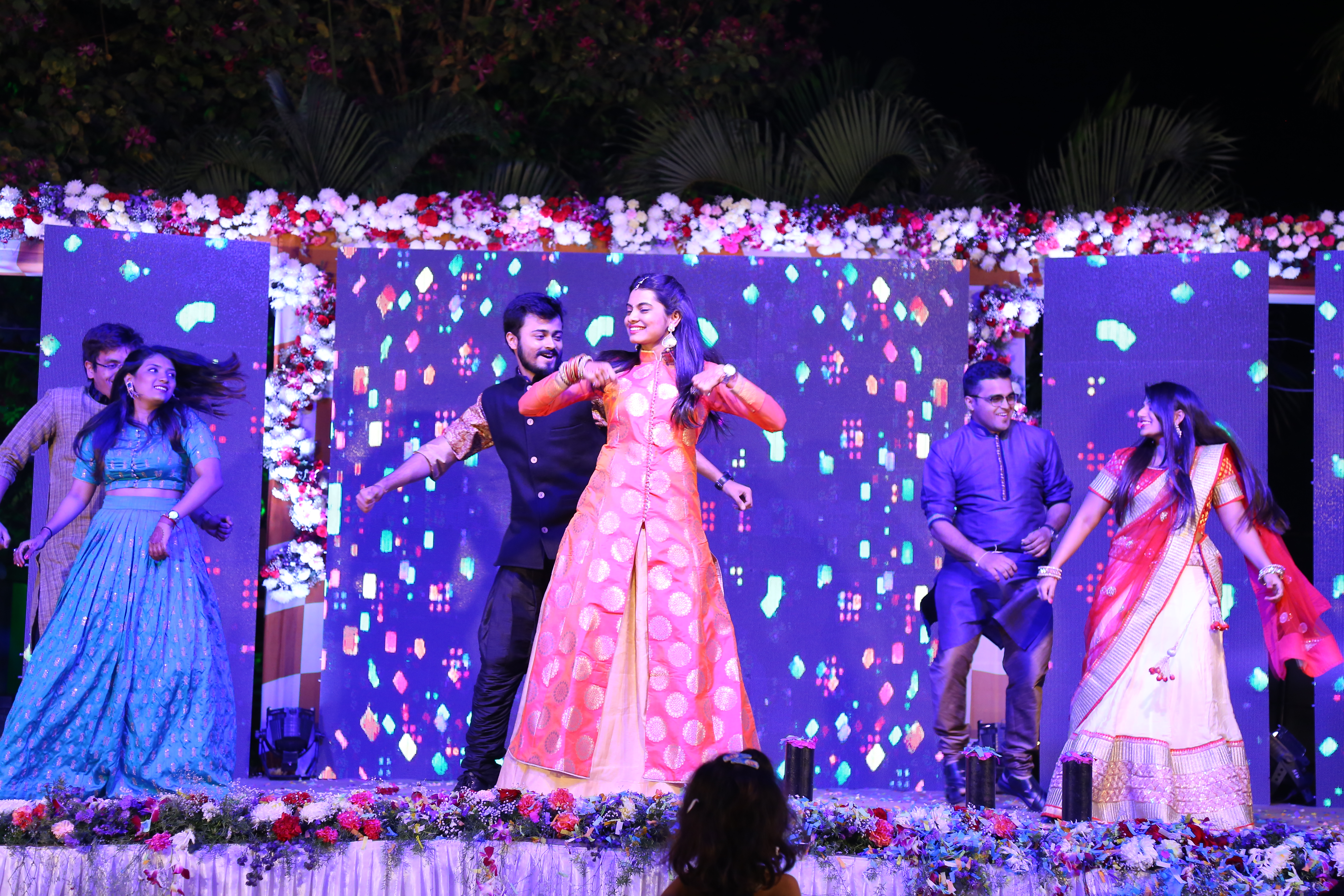 Dancamaze |  |  | Mohna weds Yogesh | dance