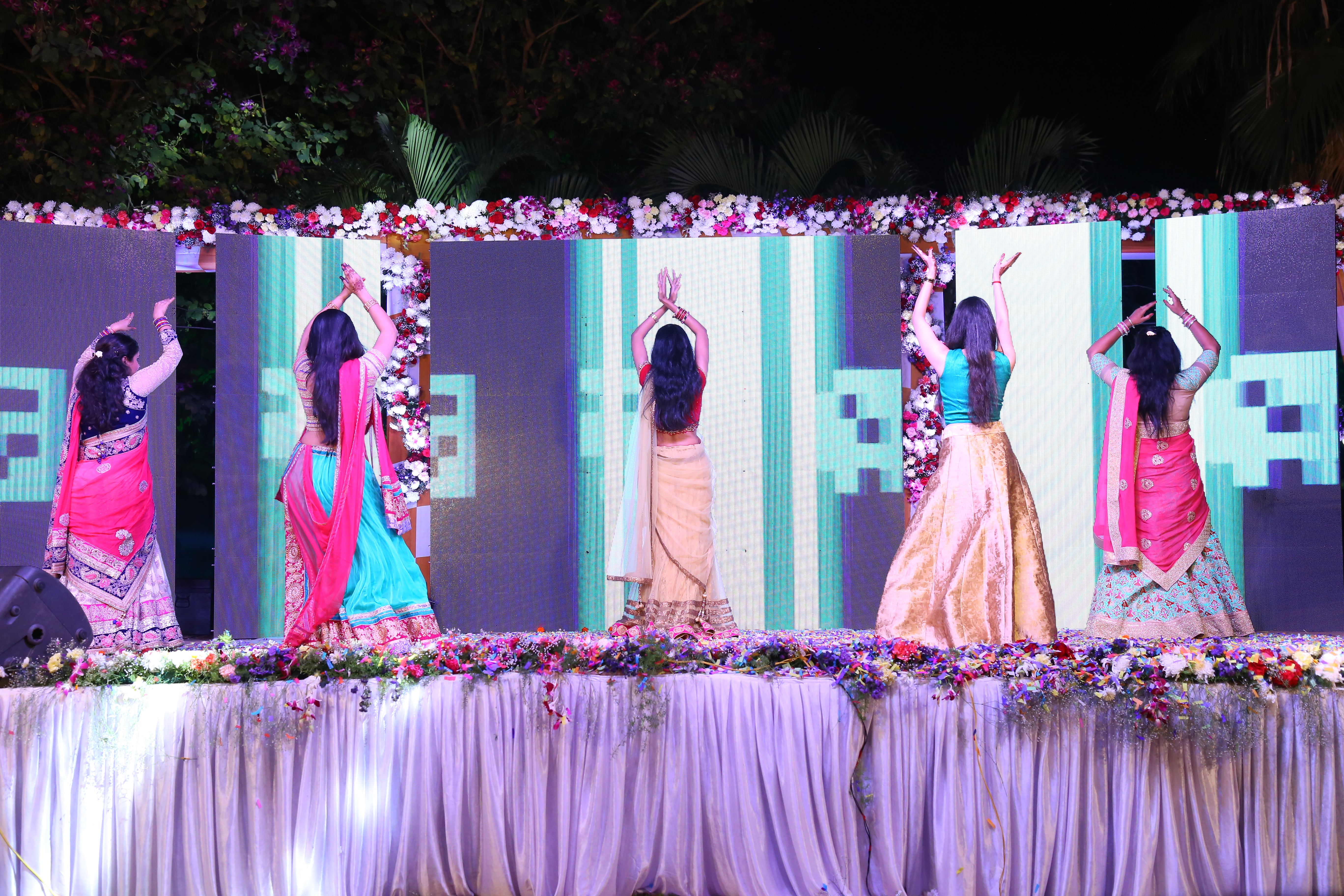 Dancamaze |  |  | Mohna weds Yogesh | dance