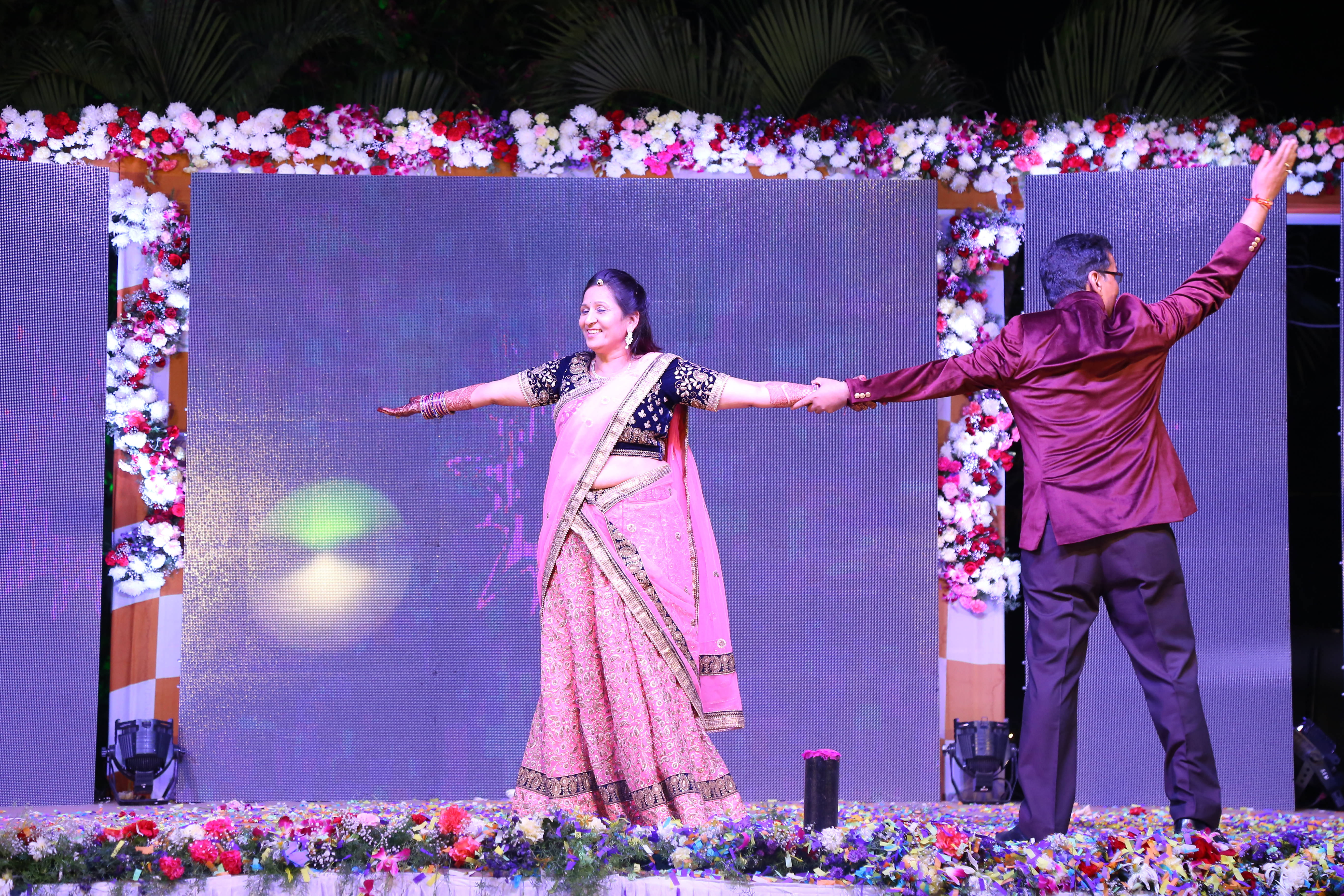 Dancamaze |  |  | Mohna weds Yogesh | dance