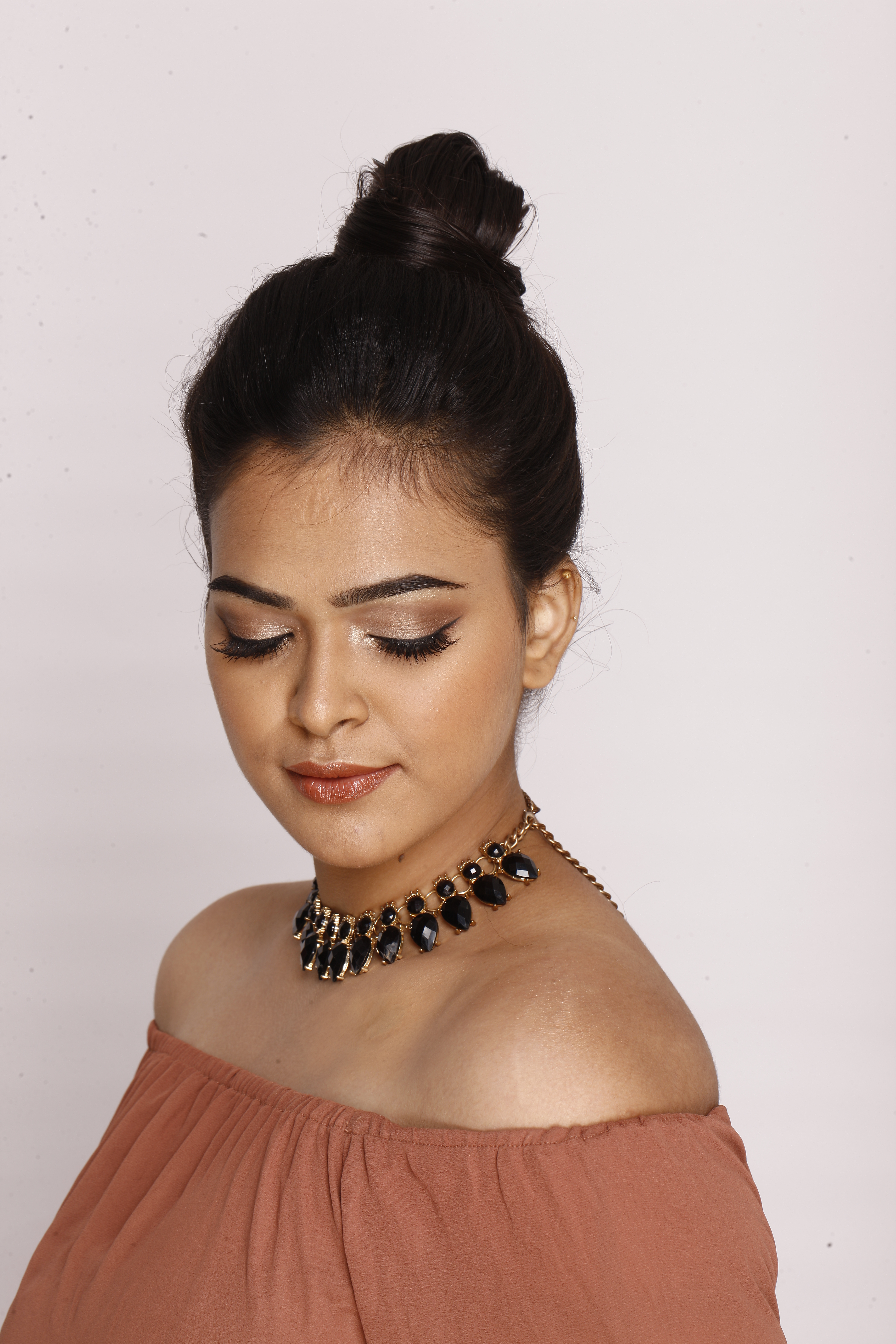 Niharika Panchal |  |  | Glamourous party looks/evening looks | Makeup Artists