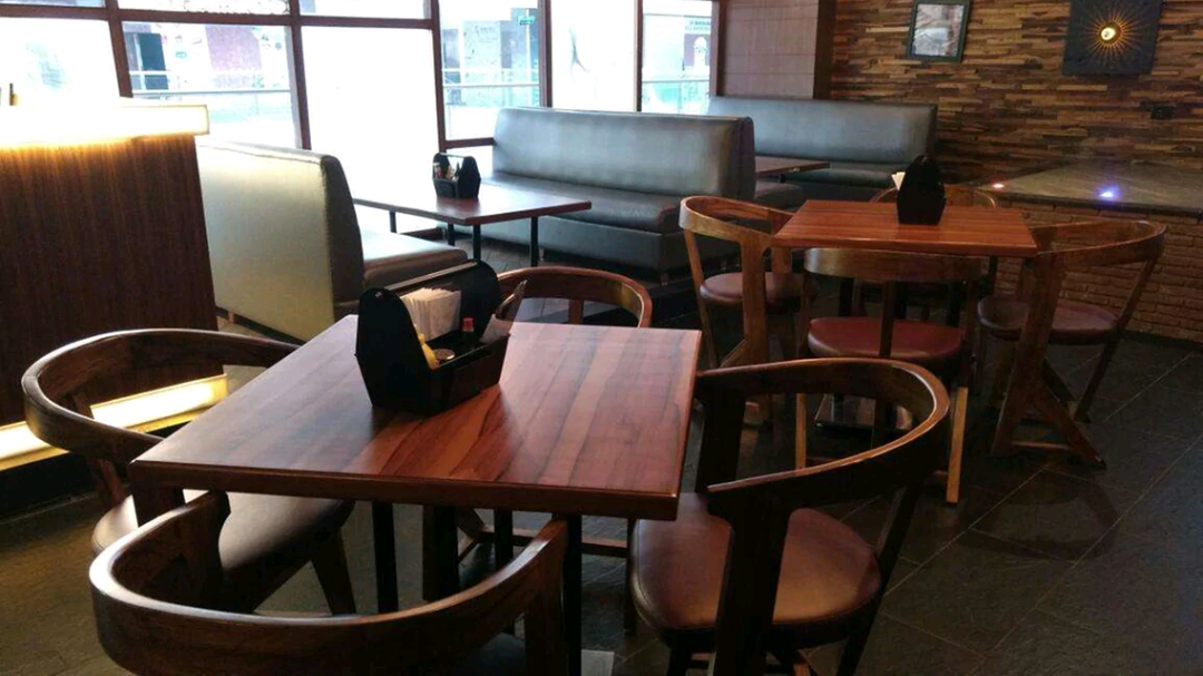 The Smoke Factory - Hall + Terrace